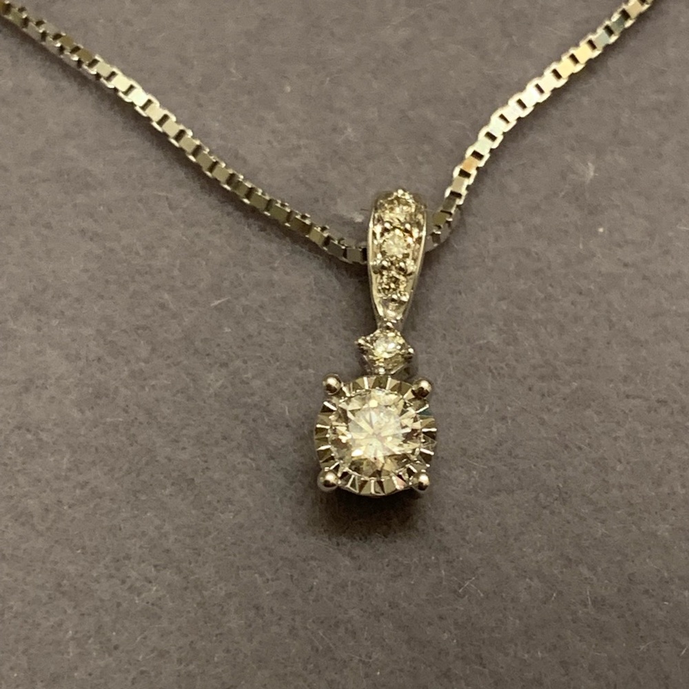 14k gold chain and pendant with .23 Carat diamond